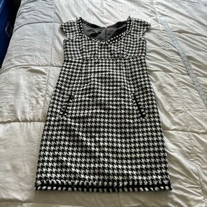 AGB Dress Womens Size 8 Black White Pattern Sleeveless Stretch Straight